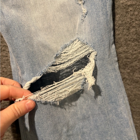 American Eagle Jeans Womens 6 blue Low Rise Flare distressed lightwash fit 29x30 - Picture 3 of 13